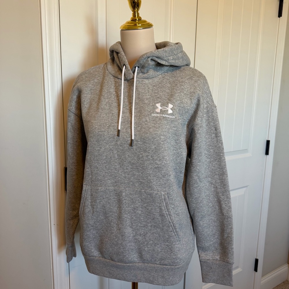 Under Armour Heather Gray Pullover Hoodie. I women’s Size small. New with tags.